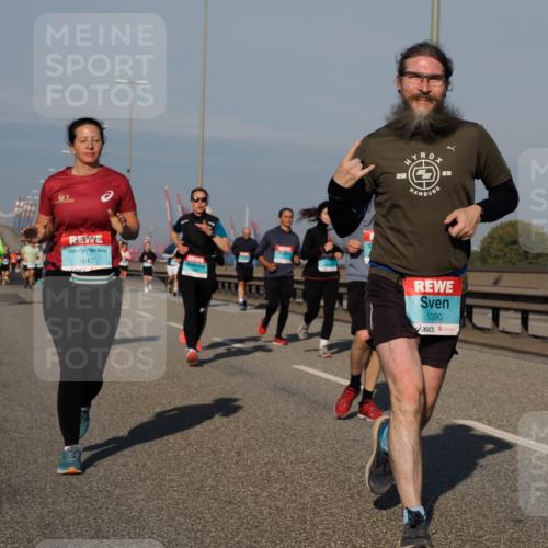 03.10.2025 - Köhlbrandbrückenlauf Fabian Wolf http://msf.ph/oto/9047034 03.10.2025 09:59:01 Position 3 22, 23, 1647, 1390 meine-sportfotos.de