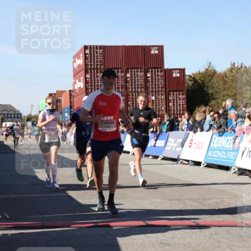 03.10.2025 - Köhlbrandbrückenlauf Lena Gebhardt http://msf.ph/oto/9047036 03.10.2025 13:02:34 Ziel 4024, 4187, 4271, 4277, 4337, 4380, 4783, 5080, 5784, 6320, 6321, 6465, 6479, 6783 meine-sportfotos.de