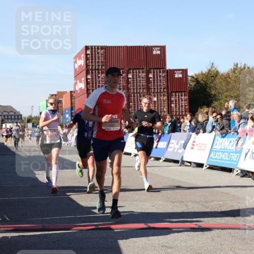 03.10.2025 - Köhlbrandbrückenlauf Lena Gebhardt http://msf.ph/oto/9047038 03.10.2025 13:02:34 Ziel 4024, 4187, 4271, 4277, 4337, 4380, 4783, 5080, 5784, 6320, 6321, 6465, 6479, 6783 meine-sportfotos.de