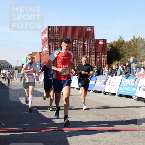 03.10.2025 - Köhlbrandbrückenlauf Lena Gebhardt http://msf.ph/oto/9047042 03.10.2025 13:02:34 Ziel 4024, 4187, 4271, 4277, 4337, 4380, 4783, 5080, 5784, 6320, 6321, 6465, 6479, 6783 meine-sportfotos.de