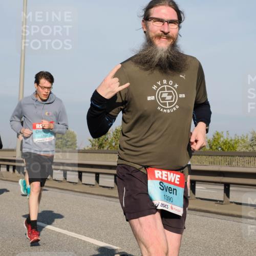 03.10.2025 - Köhlbrandbrückenlauf Fabian Wolf http://msf.ph/oto/9047046 03.10.2025 09:59:02 Position 3 1708, 22, 23, 1390 meine-sportfotos.de