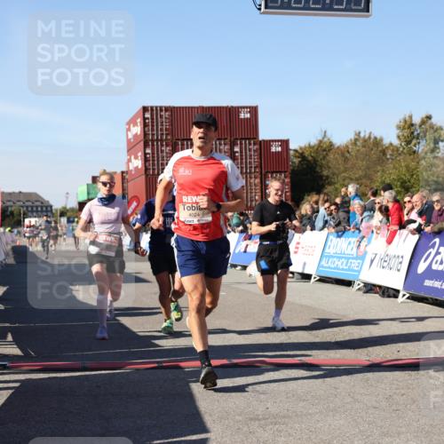 03.10.2025 - Köhlbrandbrückenlauf Lena Gebhardt http://msf.ph/oto/9047047 03.10.2025 13:02:35 Ziel 4024, 4187, 4271, 4277, 4380, 4783, 5080, 5726, 5784, 6320, 6321, 6479, 6783 meine-sportfotos.de
