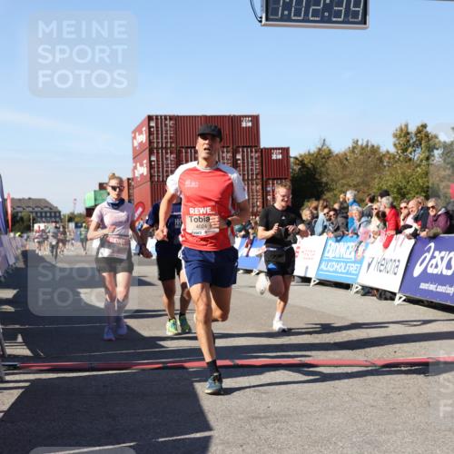 03.10.2025 - Köhlbrandbrückenlauf Lena Gebhardt http://msf.ph/oto/9047051 03.10.2025 13:02:35 Ziel 4024, 4187, 4271, 4277, 4380, 4783, 5080, 5726, 5784, 6320, 6321, 6479, 6783 meine-sportfotos.de