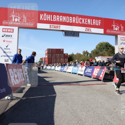 03.10.2025 - Köhlbrandbrückenlauf Lena Gebhardt http://msf.ph/oto/9047107 03.10.2025 13:02:39 Ziel 4024, 4187, 4380, 4579, 5726, 6255, 6320, 6321, 6479, 6739, 6783 meine-sportfotos.de
