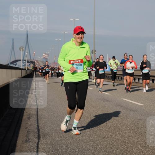03.10.2025 - Köhlbrandbrückenlauf Fabian Wolf http://msf.ph/oto/9047171 03.10.2025 09:59:12 Position 3 36 meine-sportfotos.de