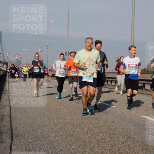 03.10.2025 - Köhlbrandbrückenlauf Fabian Wolf http://msf.ph/oto/9047261 03.10.2025 09:59:19 Position 3 2025, 3416, 3049, 3047 meine-sportfotos.de