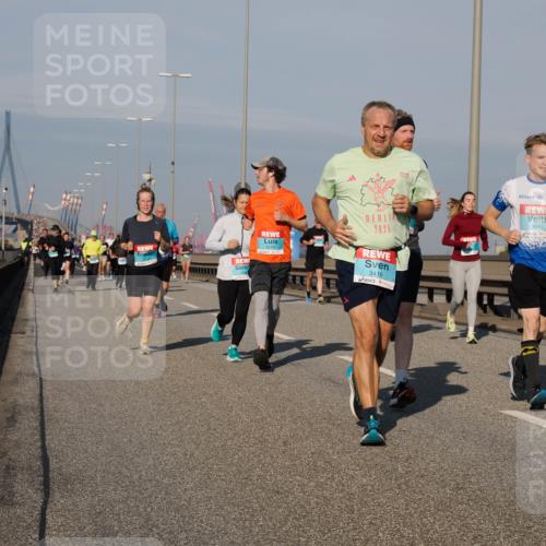 03.10.2025 - Köhlbrandbrückenlauf Fabian Wolf http://msf.ph/oto/9047272 03.10.2025 09:59:19 Position 3 3214, 2025, 3416, 3049 meine-sportfotos.de