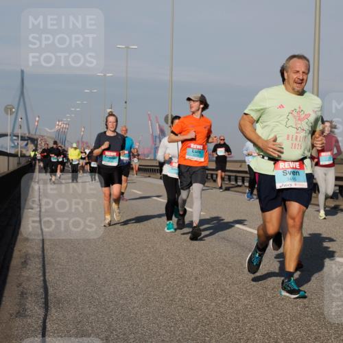 03.10.2025 - Köhlbrandbrückenlauf Fabian Wolf http://msf.ph/oto/9047280 03.10.2025 09:59:20 Position 3 34, 2025, 3416, 3049 meine-sportfotos.de