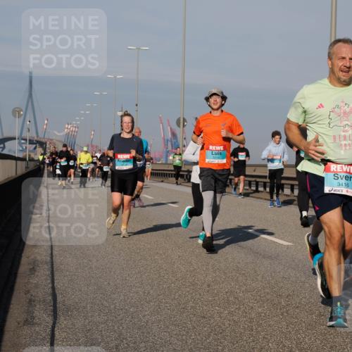 03.10.2025 - Köhlbrandbrückenlauf Fabian Wolf http://msf.ph/oto/9047284 03.10.2025 09:59:20 Position 3 3214, 3213, 2025, 3416 meine-sportfotos.de