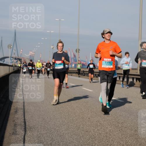 03.10.2025 - Köhlbrandbrückenlauf Fabian Wolf http://msf.ph/oto/9047295 03.10.2025 09:59:21 Position 3 3214 meine-sportfotos.de