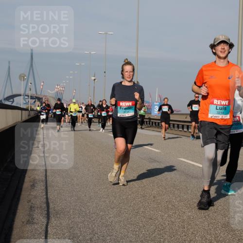 03.10.2025 - Köhlbrandbrückenlauf Fabian Wolf http://msf.ph/oto/9047302 03.10.2025 09:59:21 Position 3 3213, 3214, 3063, 3725 meine-sportfotos.de