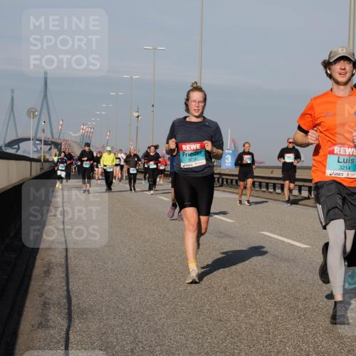 03.10.2025 - Köhlbrandbrückenlauf Fabian Wolf http://msf.ph/oto/9047304 03.10.2025 09:59:22 Position 3 3213, 3, 3214 meine-sportfotos.de