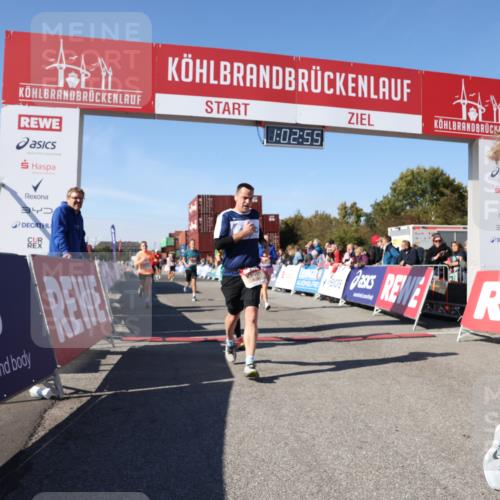 03.10.2025 - Köhlbrandbrückenlauf Lena Gebhardt http://msf.ph/oto/9047306 03.10.2025 13:02:55 Ziel 4095, 4116, 4137, 4203, 4279, 4294, 4619, 4747, 5245, 5793, 5810, 6175, 6447, 6739, 6770 meine-sportfotos.de