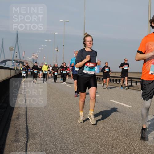 03.10.2025 - Köhlbrandbrückenlauf Fabian Wolf http://msf.ph/oto/9047308 03.10.2025 09:59:22 Position 3 3213, 3214 meine-sportfotos.de