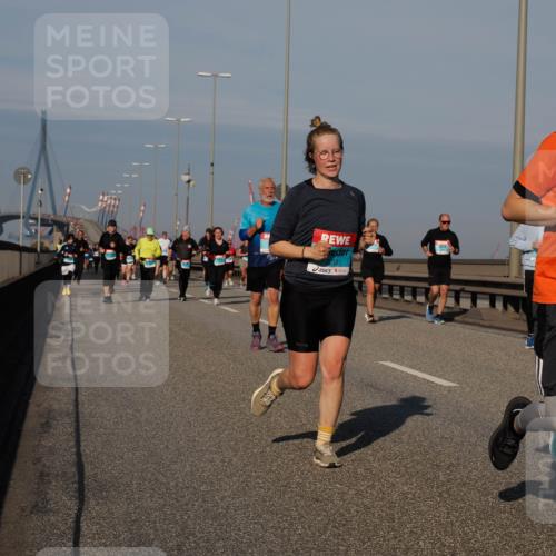 03.10.2025 - Köhlbrandbrückenlauf Fabian Wolf http://msf.ph/oto/9047310 03.10.2025 09:59:22 Position 3 3213, 3214, 063 meine-sportfotos.de