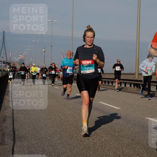 03.10.2025 - Köhlbrandbrückenlauf Fabian Wolf http://msf.ph/oto/9047314 03.10.2025 09:59:22 Position 3 3213, 3214 meine-sportfotos.de
