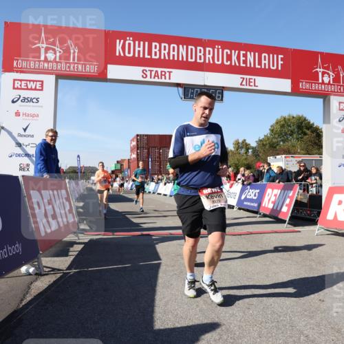 03.10.2025 - Köhlbrandbrückenlauf Lena Gebhardt http://msf.ph/oto/9047318 03.10.2025 13:02:56 Ziel 4095, 4116, 4137, 4203, 4279, 4294, 4619, 4747, 5245, 5793, 5810, 6175, 6447, 6655, 6770 meine-sportfotos.de