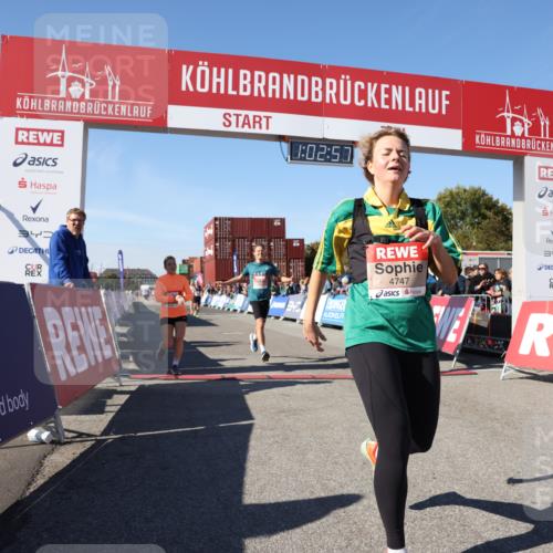 03.10.2025 - Köhlbrandbrückenlauf Lena Gebhardt http://msf.ph/oto/9047329 03.10.2025 13:02:57 Ziel 4095, 4137, 4203, 4279, 4294, 4619, 4747, 5245, 5793, 6175, 6447, 6655, 6770 meine-sportfotos.de