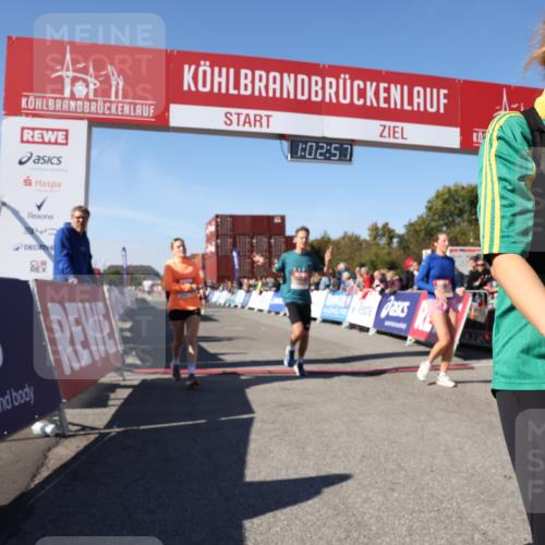 03.10.2025 - Köhlbrandbrückenlauf Lena Gebhardt http://msf.ph/oto/9047341 03.10.2025 13:02:58 Ziel 4095, 4137, 4203, 4279, 4294, 4619, 4747, 6175, 6447, 6655, 6770 meine-sportfotos.de