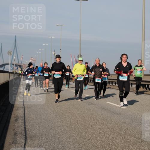 03.10.2025 - Köhlbrandbrückenlauf Fabian Wolf http://msf.ph/oto/9047400 03.10.2025 09:59:29 Position 3 3175, 1807 meine-sportfotos.de