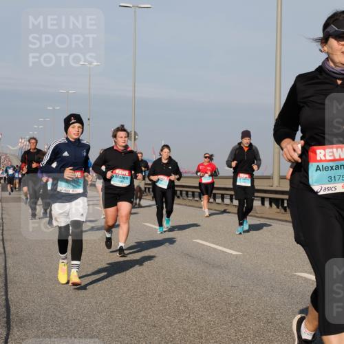 03.10.2025 - Köhlbrandbrückenlauf Fabian Wolf http://msf.ph/oto/9047475 03.10.2025 09:59:34 Position 3 3178, 1580, 3175 meine-sportfotos.de
