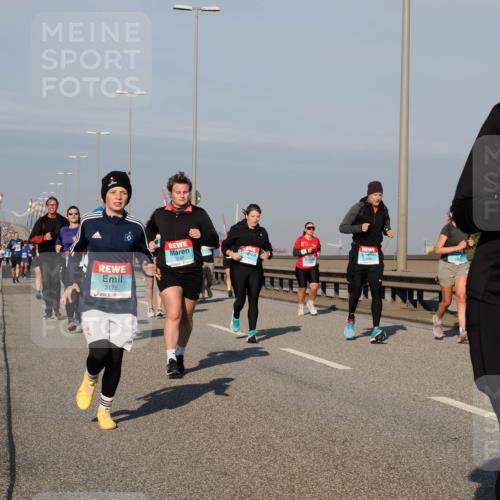 03.10.2025 - Köhlbrandbrückenlauf Fabian Wolf http://msf.ph/oto/9047478 03.10.2025 09:59:34 Position 3 3178, 1580, 3175 meine-sportfotos.de
