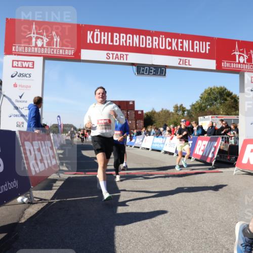03.10.2025 - Köhlbrandbrückenlauf Lena Gebhardt http://msf.ph/oto/9047592 03.10.2025 13:03:18 Ziel 4085, 4208, 4268, 4283, 4856, 5048, 5063, 6279, 6612, 6722, 6784 meine-sportfotos.de