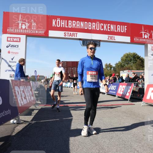 03.10.2025 - Köhlbrandbrückenlauf Lena Gebhardt http://msf.ph/oto/9047614 03.10.2025 13:03:19 Ziel 4085, 4208, 4225, 4268, 4283, 4856, 5048, 5063, 6279, 6612, 6722, 6784 meine-sportfotos.de
