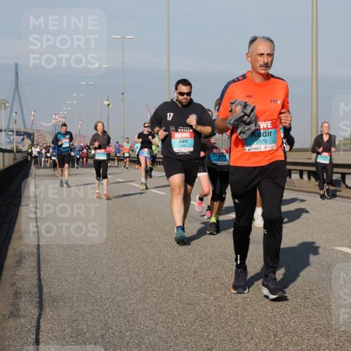 03.10.2025 - Köhlbrandbrückenlauf Fabian Wolf http://msf.ph/oto/9047618 03.10.2025 09:59:43 Position 3 17, 2905, 3576 meine-sportfotos.de