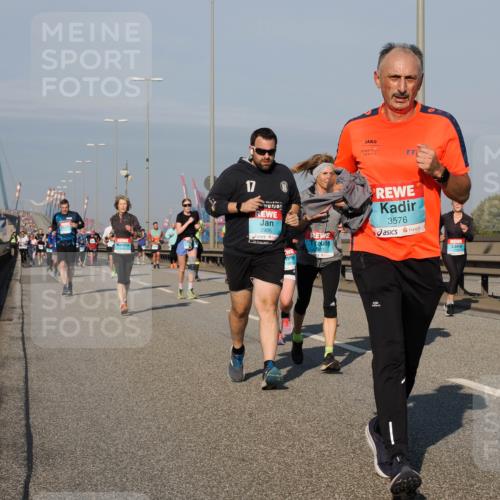 03.10.2025 - Köhlbrandbrückenlauf Fabian Wolf http://msf.ph/oto/9047625 03.10.2025 09:59:43 Position 3 17, 2905, 3576 meine-sportfotos.de