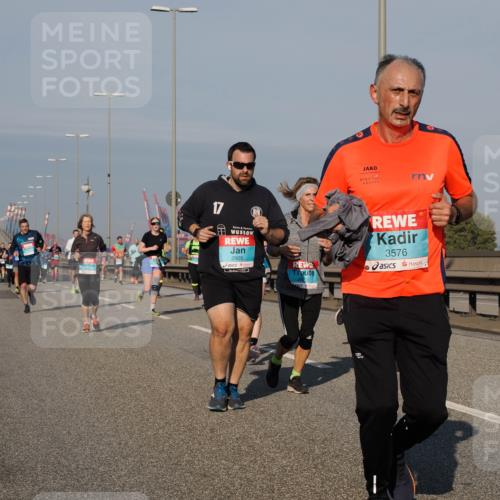 03.10.2025 - Köhlbrandbrückenlauf Fabian Wolf http://msf.ph/oto/9047629 03.10.2025 09:59:44 Position 3 2905, 3576 meine-sportfotos.de
