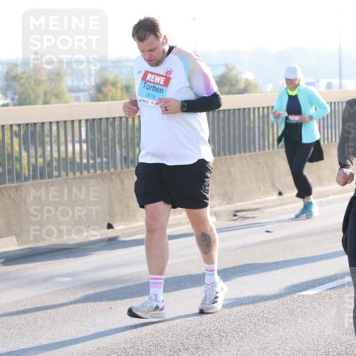 03.10.2025 - Köhlbrandbrückenlauf Lena Gebhardt http://msf.ph/oto/9047635 03.10.2025 09:29:41 Position 1 2619 meine-sportfotos.de