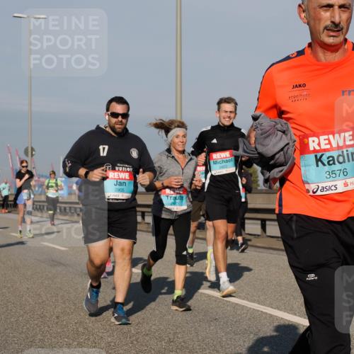 03.10.2025 - Köhlbrandbrückenlauf Fabian Wolf http://msf.ph/oto/9047636 03.10.2025 09:59:44 Position 3 17, 2905, 2422, 3576 meine-sportfotos.de