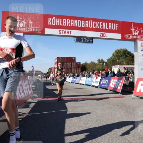 03.10.2025 - Köhlbrandbrückenlauf Lena Gebhardt http://msf.ph/oto/9047661 03.10.2025 13:03:22 Ziel 4085, 4208, 4225, 4268, 4283, 4454, 4856, 5048, 5063, 6279, 6612, 6632, 6722, 6784 meine-sportfotos.de