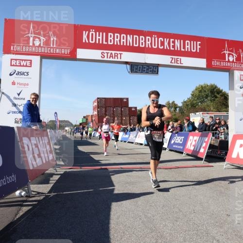 03.10.2025 - Köhlbrandbrückenlauf Lena Gebhardt http://msf.ph/oto/9047696 03.10.2025 13:03:24 Ziel 4208, 4225, 4252, 4268, 4283, 4300, 4454, 4856, 5048, 5063, 6194, 6207, 6279, 6612, 6632 meine-sportfotos.de