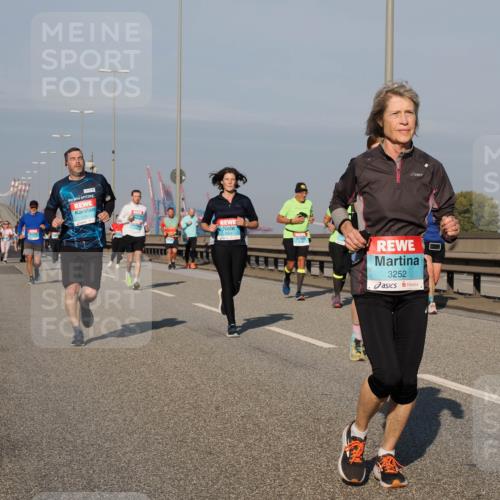 03.10.2025 - Köhlbrandbrückenlauf Fabian Wolf http://msf.ph/oto/9047711 03.10.2025 09:59:49 Position 3 2064, 3252 meine-sportfotos.de