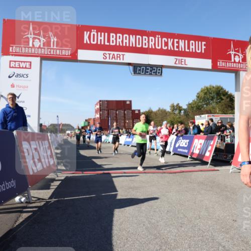 03.10.2025 - Köhlbrandbrückenlauf Lena Gebhardt http://msf.ph/oto/9047747 03.10.2025 13:03:29 Ziel 4214, 4225, 4252, 4268, 4283, 4300, 4454, 4507, 5063, 5707, 6194, 6207, 6632 meine-sportfotos.de
