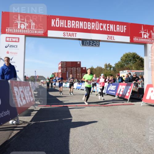 03.10.2025 - Köhlbrandbrückenlauf Lena Gebhardt http://msf.ph/oto/9047750 03.10.2025 13:03:29 Ziel 4214, 4225, 4252, 4268, 4283, 4300, 4454, 4507, 5063, 5707, 6194, 6207, 6632 meine-sportfotos.de