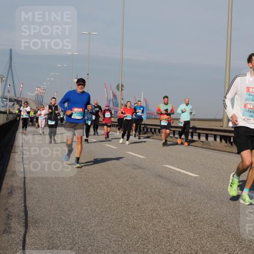 03.10.2025 - Köhlbrandbrückenlauf Fabian Wolf http://msf.ph/oto/9047778 03.10.2025 09:59:55 Position 3 3176, 2368, 2454 meine-sportfotos.de
