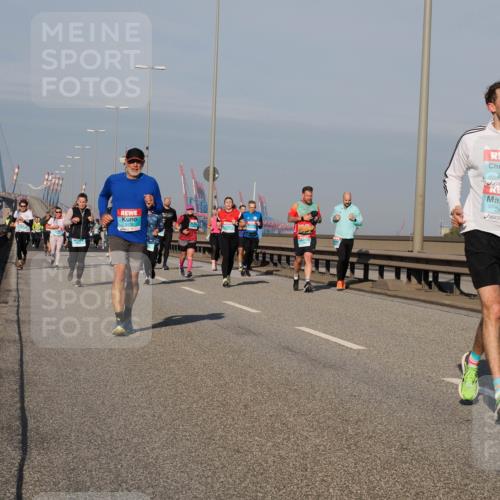 03.10.2025 - Köhlbrandbrückenlauf Fabian Wolf http://msf.ph/oto/9047781 03.10.2025 09:59:55 Position 3 3176, 2368, 2454 meine-sportfotos.de