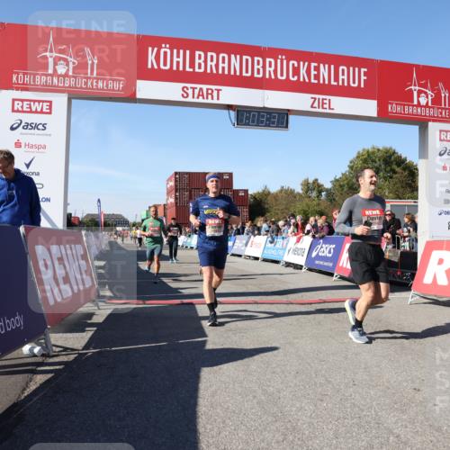 03.10.2025 - Köhlbrandbrückenlauf Lena Gebhardt http://msf.ph/oto/9047796 03.10.2025 13:03:32 Ziel 4214, 4225, 4252, 4283, 4300, 4422, 4454, 4507, 5707, 6194, 6207, 6632 meine-sportfotos.de