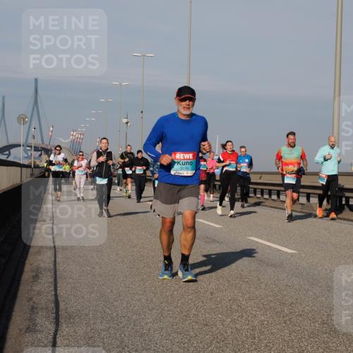03.10.2025 - Köhlbrandbrückenlauf Fabian Wolf http://msf.ph/oto/9047805 03.10.2025 09:59:57 Position 3 3176 meine-sportfotos.de