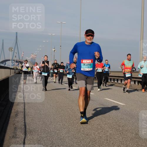 03.10.2025 - Köhlbrandbrückenlauf Fabian Wolf http://msf.ph/oto/9047812 03.10.2025 09:59:58 Position 3 3176 meine-sportfotos.de