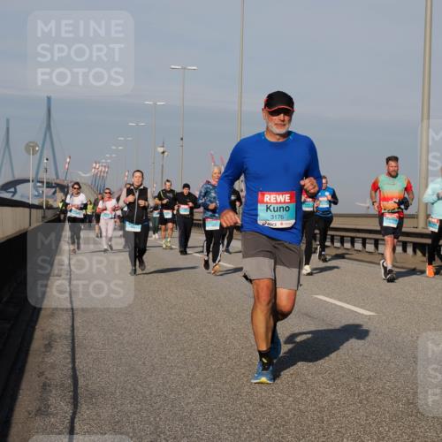 03.10.2025 - Köhlbrandbrückenlauf Fabian Wolf http://msf.ph/oto/9047816 03.10.2025 09:59:58 Position 3 3176 meine-sportfotos.de
