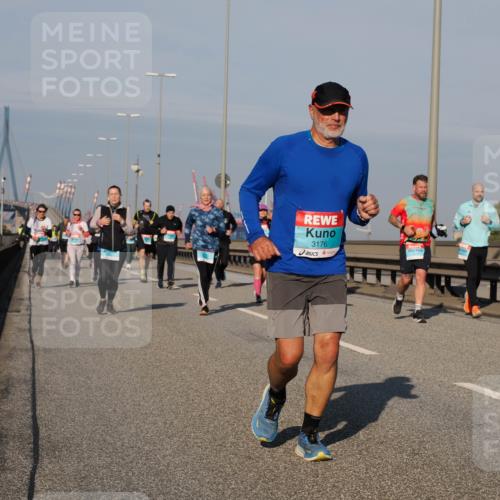 03.10.2025 - Köhlbrandbrückenlauf Fabian Wolf http://msf.ph/oto/9047824 03.10.2025 09:59:58 Position 3 3176 meine-sportfotos.de