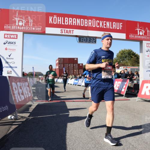 03.10.2025 - Köhlbrandbrückenlauf Lena Gebhardt http://msf.ph/oto/9047830 03.10.2025 13:03:33 Ziel 4214, 4225, 4252, 4283, 4300, 4422, 4454, 4507, 5707, 6025, 6194, 6207, 6632 meine-sportfotos.de