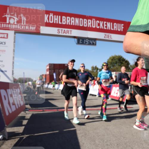 03.10.2025 - Köhlbrandbrückenlauf Lena Gebhardt http://msf.ph/oto/9047882 03.10.2025 13:19:44 Ziel 4376, 4539, 4981, 5047, 5059, 5148, 5647, 5648, 5650, 5704, 5838, 5931, 5975, 6382, 6383, 6509, 6600, 6660, 6730 meine-sportfotos.de