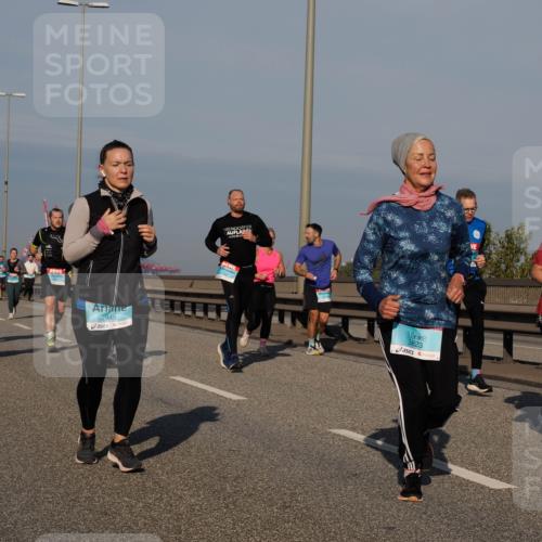 03.10.2025 - Köhlbrandbrückenlauf Fabian Wolf http://msf.ph/oto/9047907 03.10.2025 10:00:03 Position 3 2949, 3823, 3747 meine-sportfotos.de
