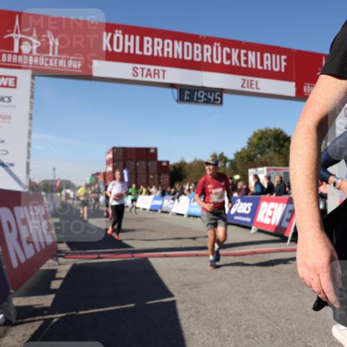 03.10.2025 - Köhlbrandbrückenlauf Lena Gebhardt http://msf.ph/oto/9047915 03.10.2025 13:19:46 Ziel 4376, 4539, 4981, 5047, 5059, 5148, 5647, 5648, 5650, 5704, 5838, 5931, 5975, 6382, 6383, 6509, 6600, 6660, 6730 meine-sportfotos.de