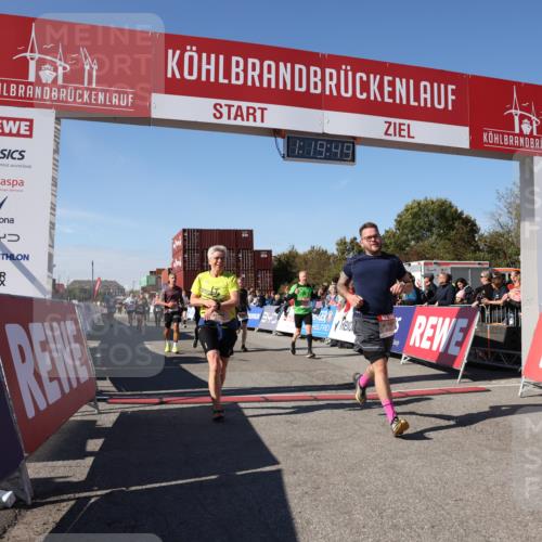 03.10.2025 - Köhlbrandbrückenlauf Lena Gebhardt http://msf.ph/oto/9047945 03.10.2025 13:19:49 Ziel 4376, 4539, 4981, 5047, 5059, 5148, 5647, 5648, 5650, 5704, 5841, 5931, 5975, 6068, 6382, 6383, 6414, 6509, 6600, 6660, 6663, 6730 meine-sportfotos.de